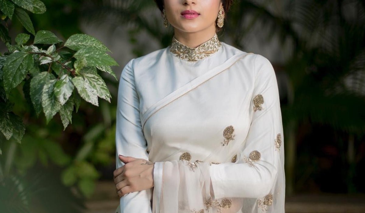 What to wear with a Monochrome Saree? - SootiSyahi