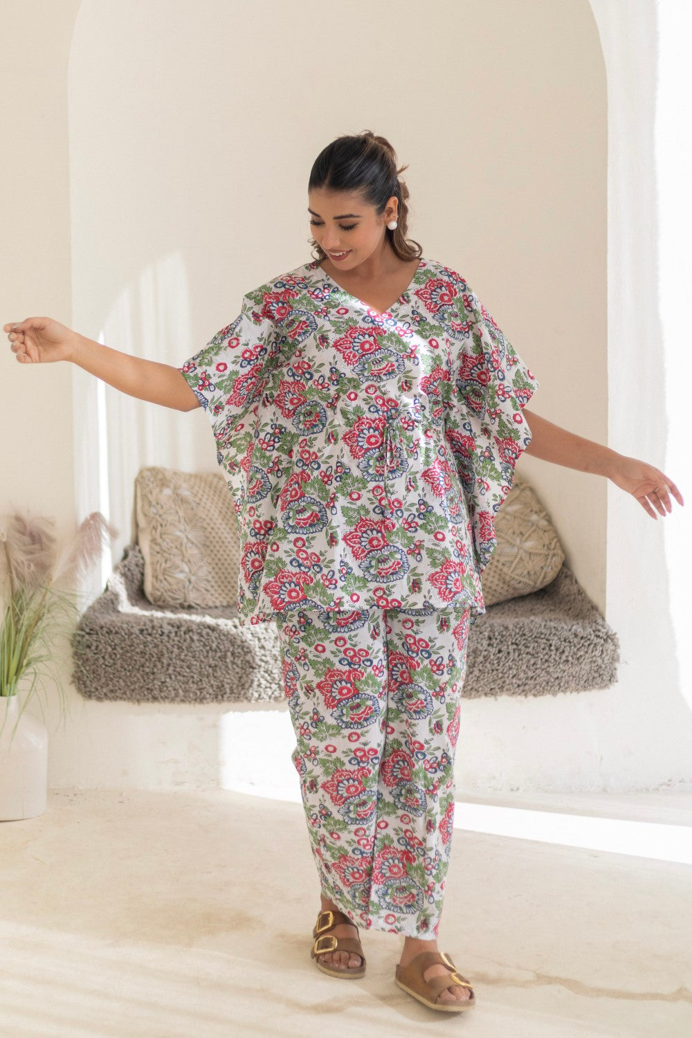 Sootisyahi 'Floral Serenity' Cotton Kaftan Set