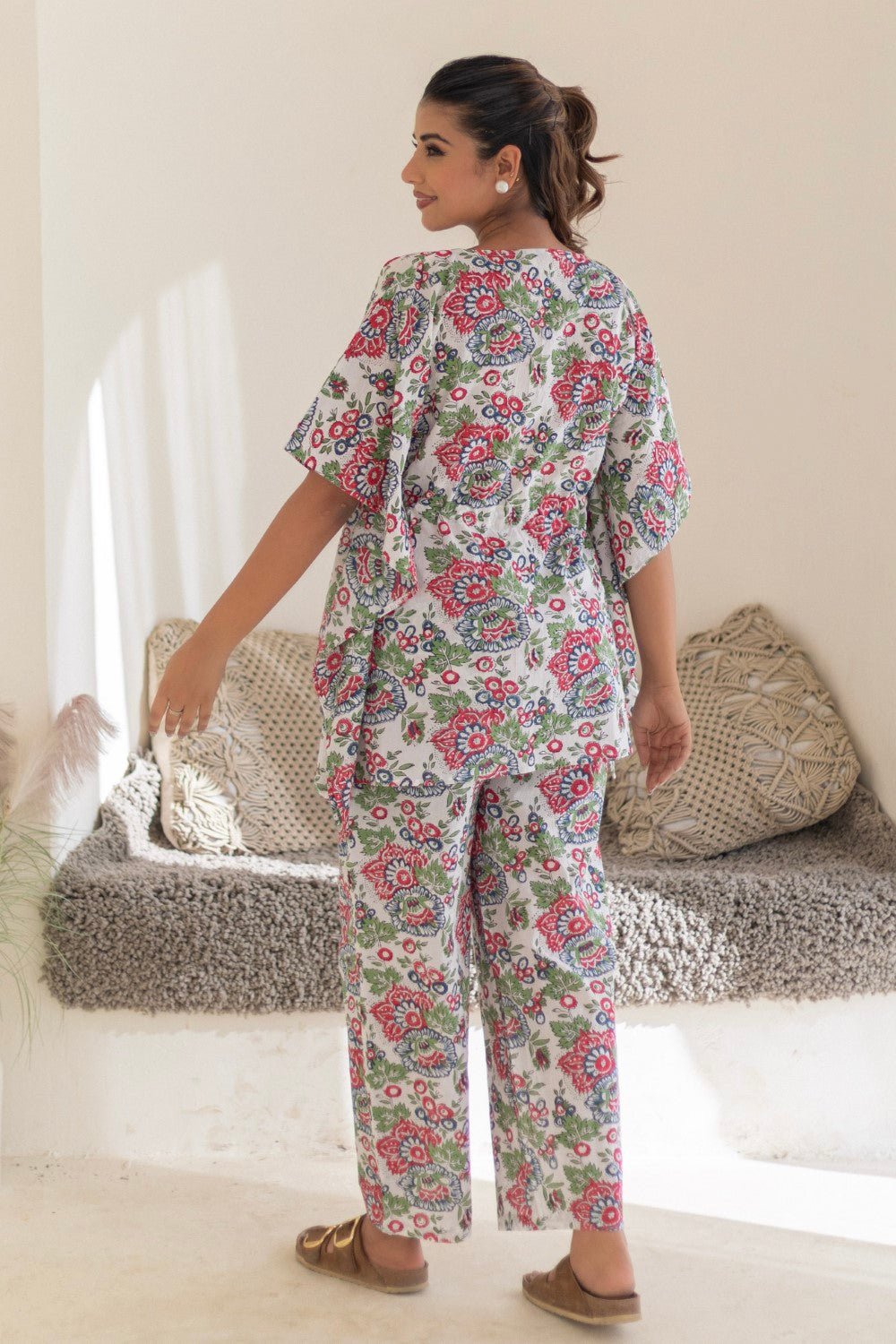 Sootisyahi 'Floral Serenity' Cotton Kaftan Set