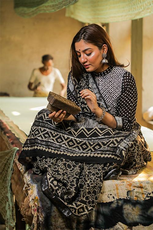 Chuna Patri Handblock Print Slub Cotton Saree