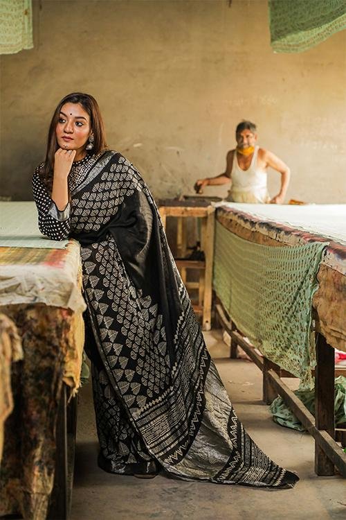 Chuna Patri Handblock Print Slub Cotton Saree - SootiSyahi