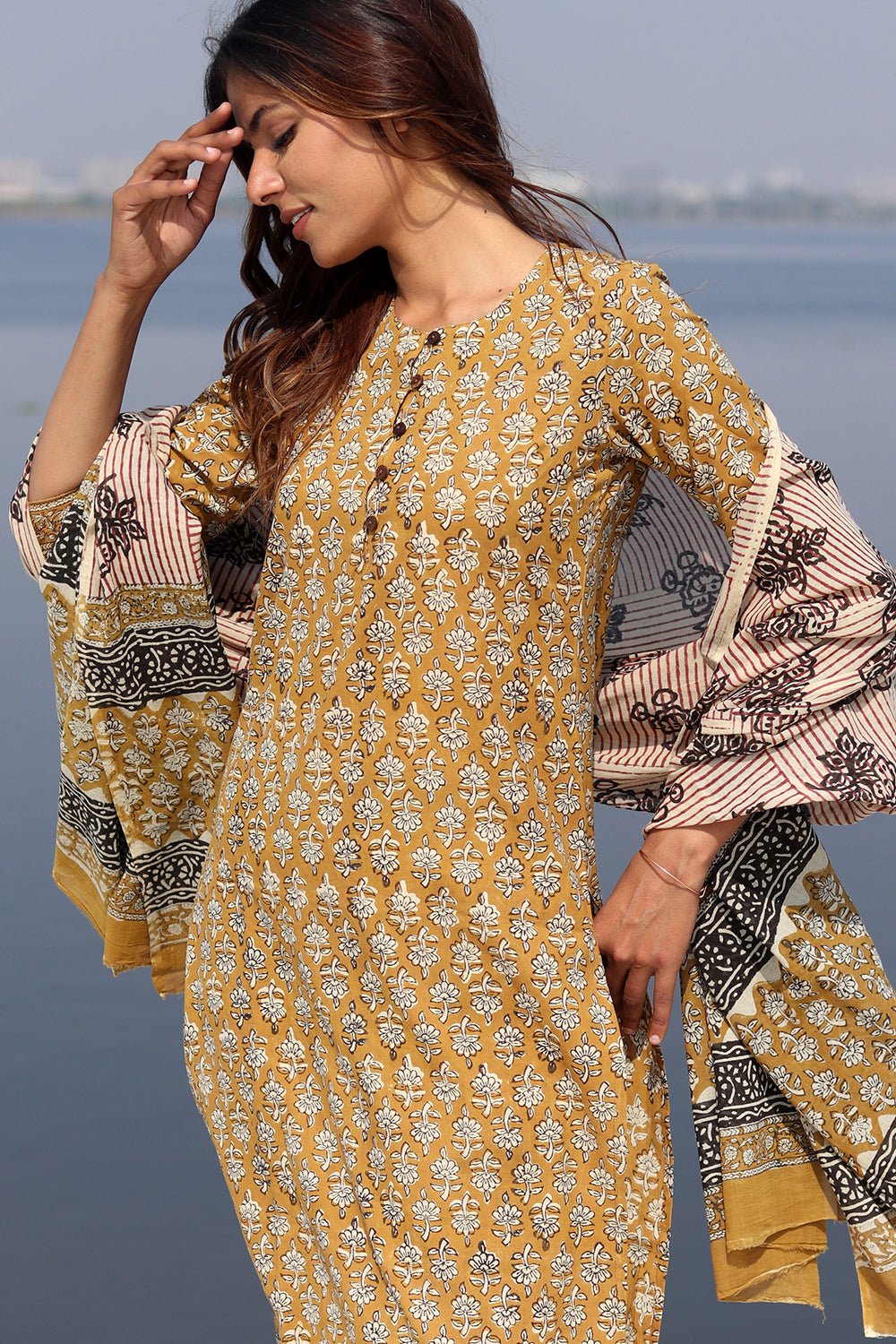 CLASSICAL MORES Block Printed Salwar Suit Set - SootiSyahi