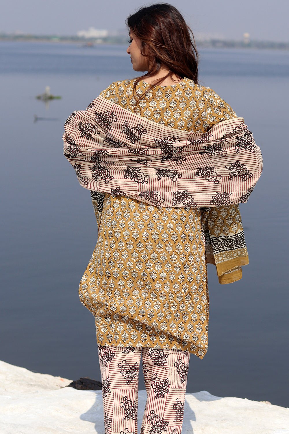 CLASSICAL MORES Block Printed Salwar Suit Set - SootiSyahi