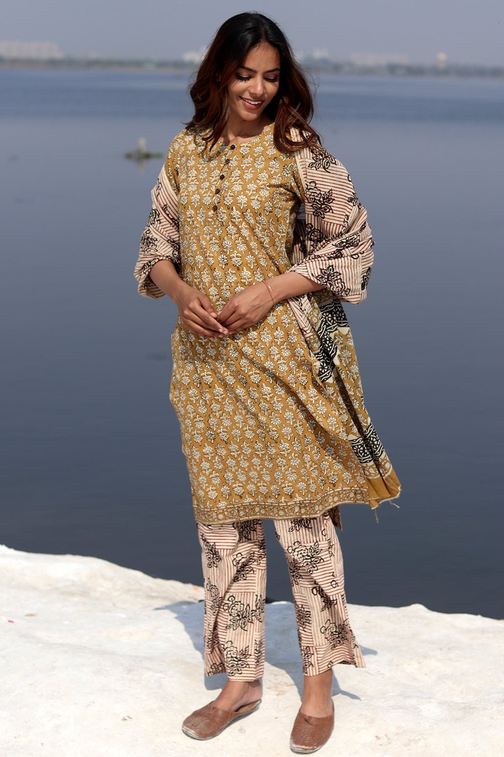 CLASSICAL MORES Block Printed Salwar Suit Set - SootiSyahi