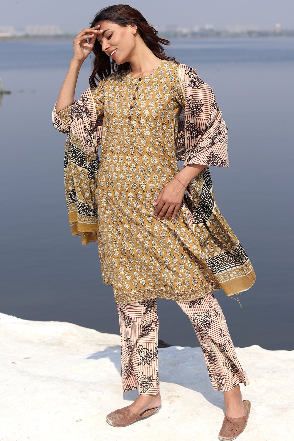 CLASSICAL MORES Block Printed Salwar Suit Set - SootiSyahi