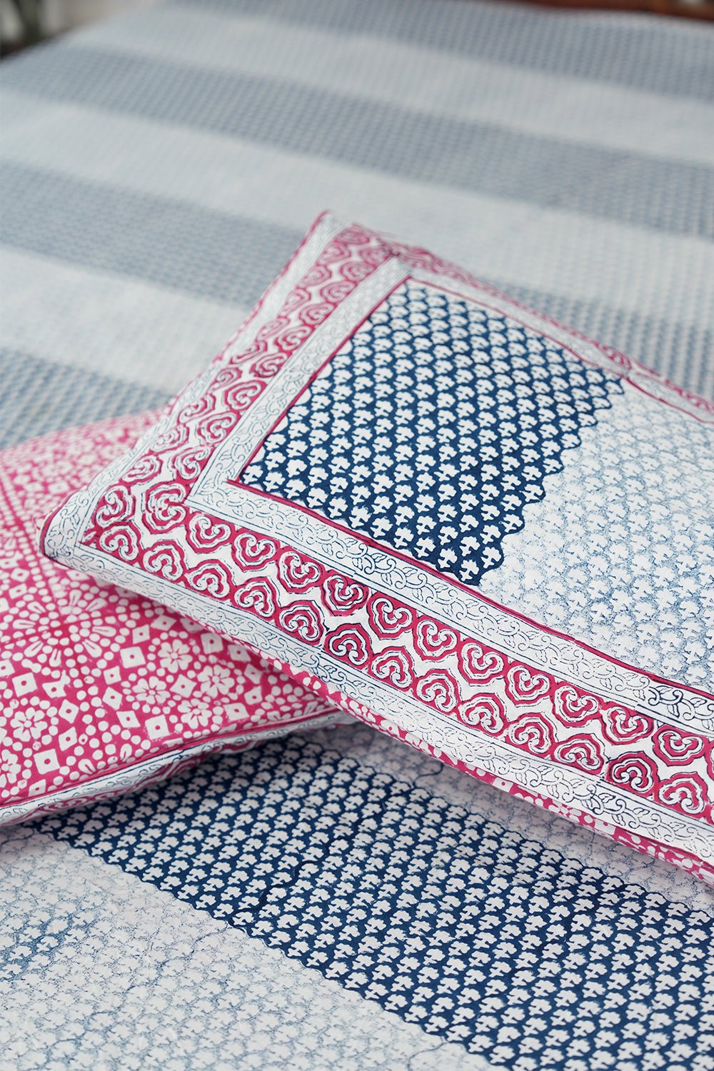 Frosty Blue Rose Hand-Block Printed Bedsheet - SootiSyahi