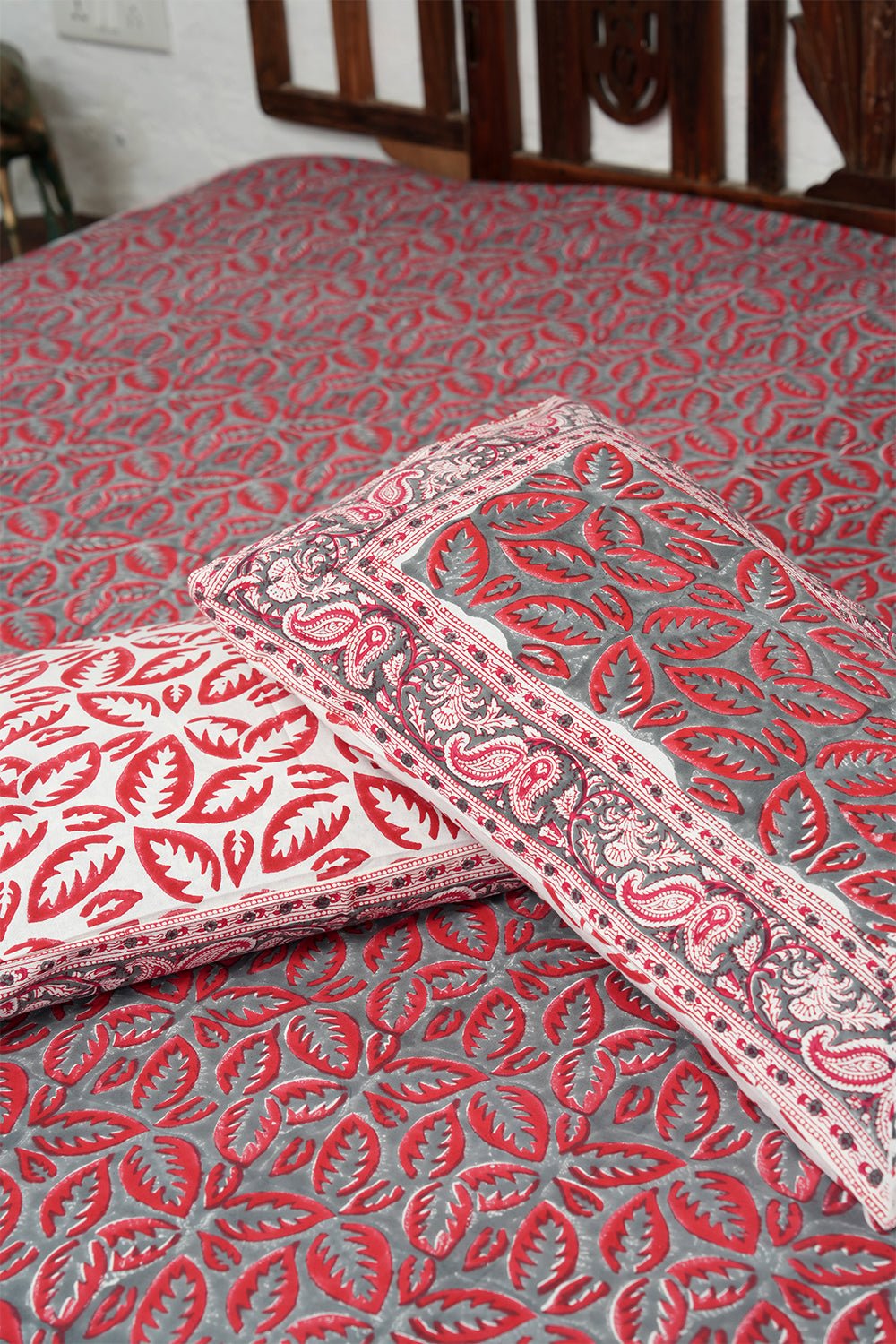 Scarlet Slate Hand-Block Printed Bedsheet - SootiSyahi