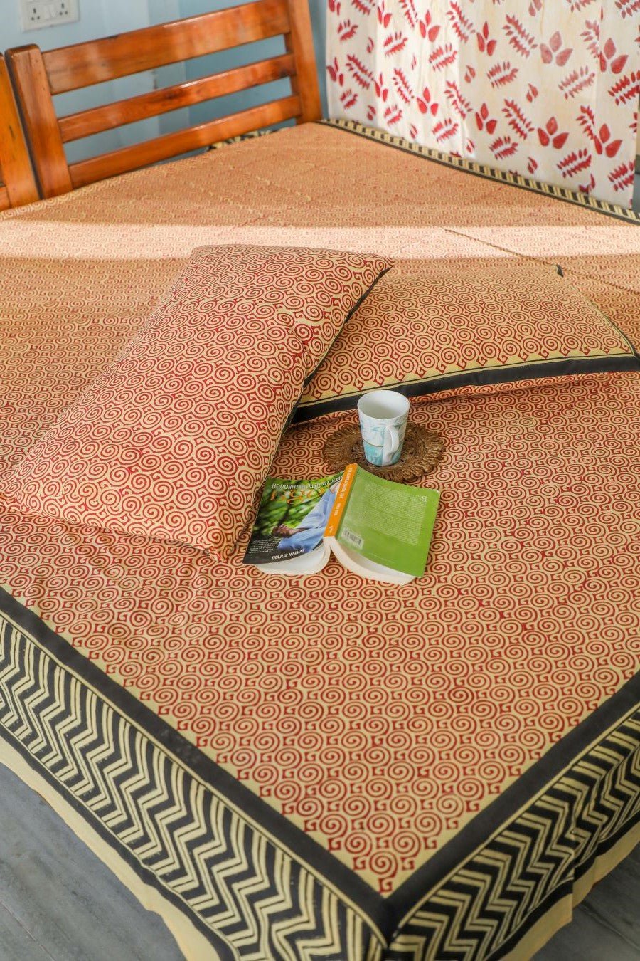 SootiSyahi 'Reddish Waves' Handblock Printed Cotton Bedsheet - SootiSyahi