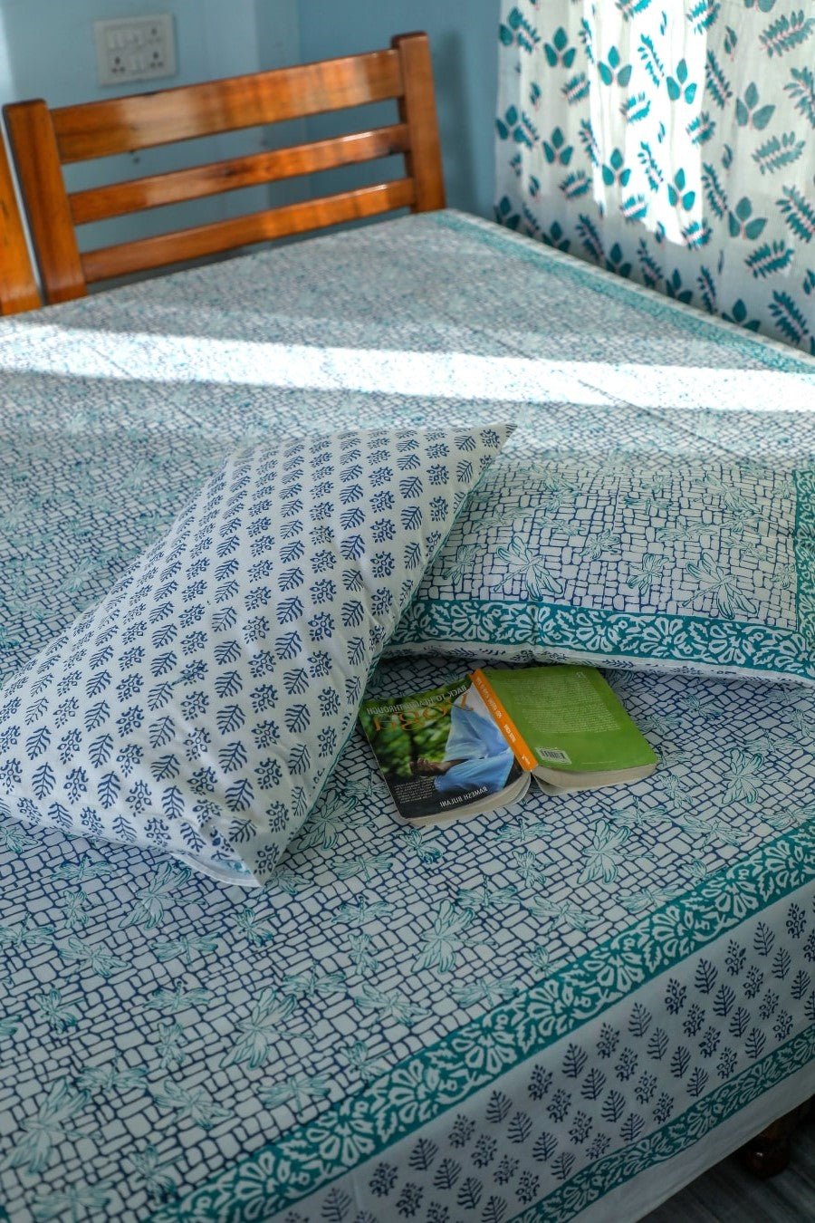 SootiSyahi 'Tales of fly' Handblock Printed Cotton Bedsheet - SootiSyahi