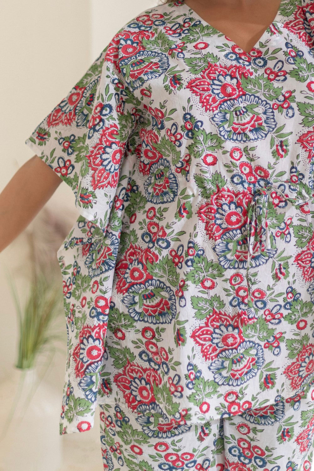 Sootisyahi 'Floral Serenity' Cotton Kaftan Set