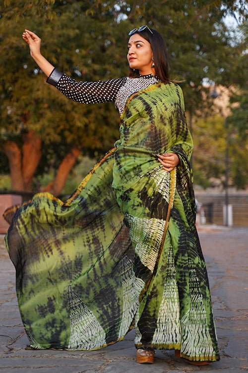 Saree : Pink georgette bandhani print traditional saree