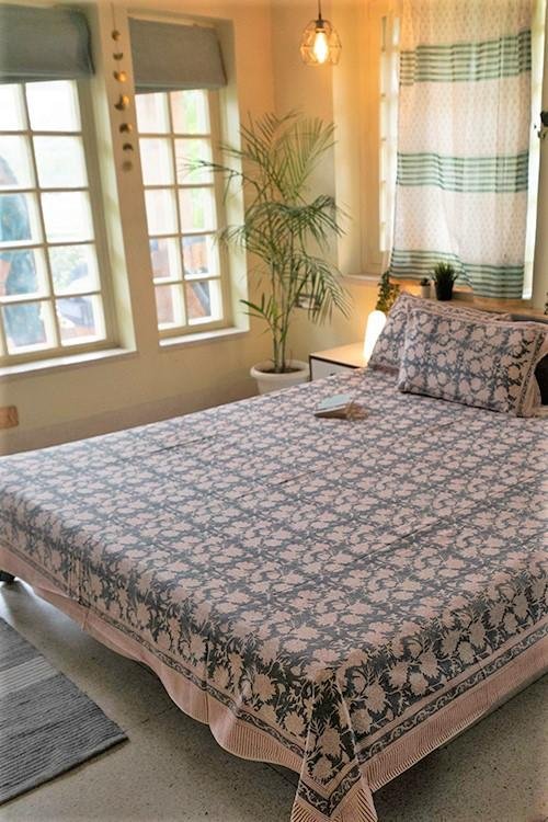 Sootisyahi 'The Grey Grace' Handblock Printed Cotton Bedsheet - SootiSyahi